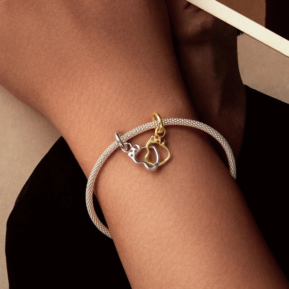 Pangama Jewelry Openable & Splittable Handcuffs Dangle Charm