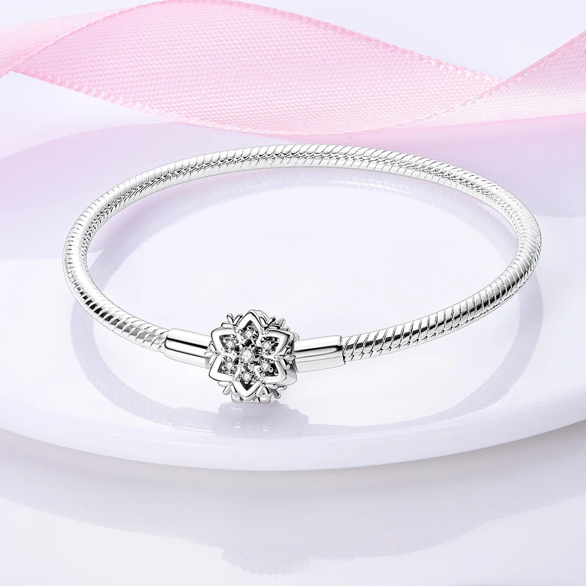 Pangama Jewelry Sparkling Snowflake Clasp Charm Bracelet
