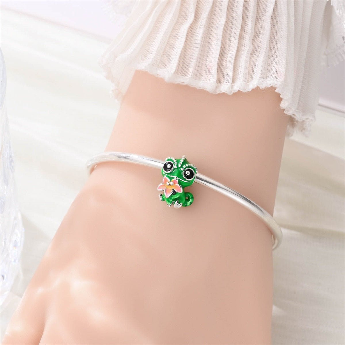 Pangama Jewelry Thermochromic Color - Changing Baby Chameleon with Flower Charm